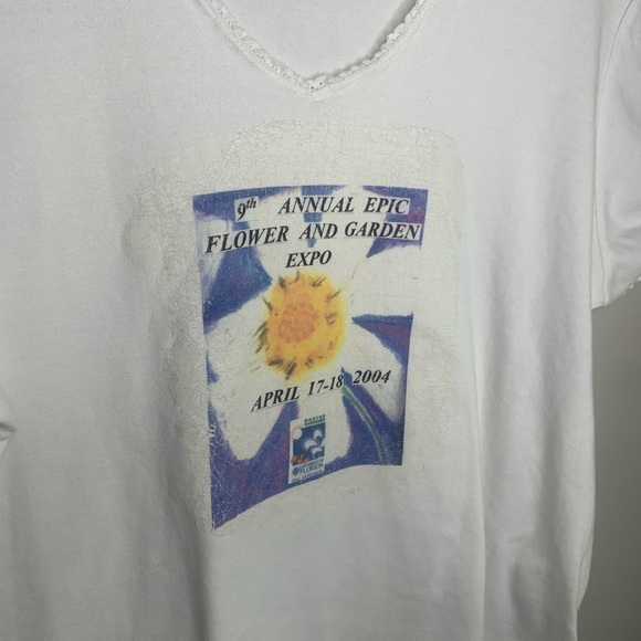 Vintage 2004 Y2K Lace Hemmed V Neck T Shirt Basic Editions Flower & Garden Expo - Picture 3 of 10